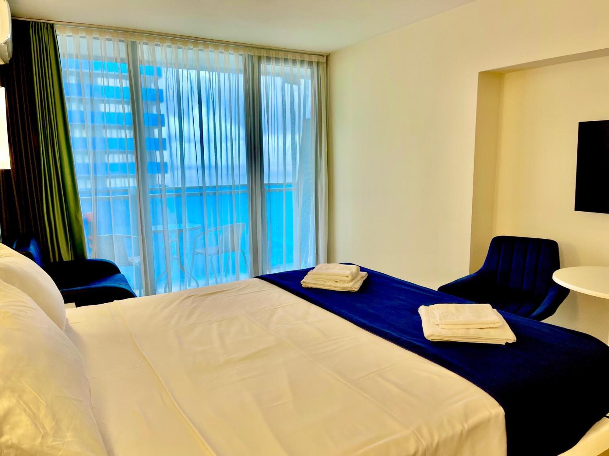 Marvella Orbi City Sea View Батуми Екстериор снимка